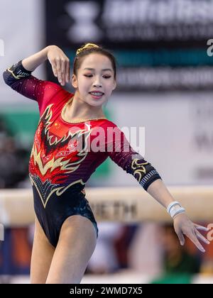 Cottbus, Germania. 25 febbraio 2024. Ginnastica: Coppa del mondo, donne: Pavimento, finale nella Lausitz Arena. Xinyi Chen dalla Cina in azione. Crediti: Frank Hammerschmidt/dpa/Alamy Live News Foto Stock