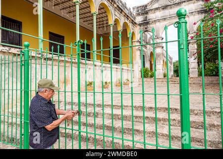 Merida Mexico, Yaxcopoil, ex Hacienda de Heneken, henequen agave fourcroydes corda impianto di lavorazione della canapa, uomo uomo uomo maschio, adulto adulto, residente re Foto Stock