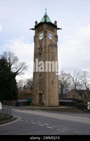 Lindley Clock Tower Monument, Huddersfield building 1902 di James Nield Sykes e progettato in stile Art Nouveau con dettagli esterni in stile gotico. Foto Stock