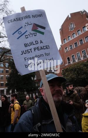 Londra, Regno Unito. 25 febbraio 2024. Rally for Rafah in Soho Square, (foto di Joao Daniel Pereira/Sipa USA) crediti: SIPA USA/Alamy Live News Foto Stock