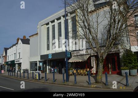 Ex edificio Tivoli a Mumbles, ora un negozio Co-op Food e un outlet di Coffee Barker. 19 febbraio 2024. Foto Stock