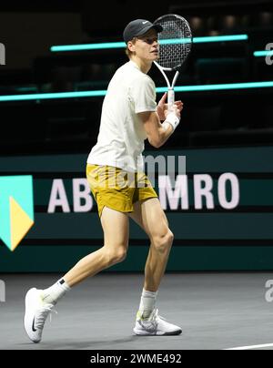 Jannik Sinner of Italy 1/2 FINALE durante l'ABN AMRO Open 2024, torneo di tennis ATP 500 il 17 febbraio 2024 a Rotterdam, Paesi Bassi - foto Laurent Lairys / DPPI Foto Stock