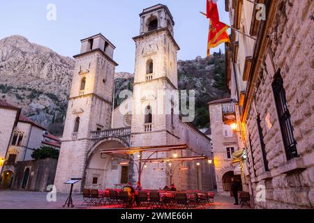 Cattaro, Montenegro - 14 febbraio 2024: La cattedrale di San Trifone a Cattaro è una delle due cattedrali cattoliche del Montenegro. E' stato consacrato Foto Stock