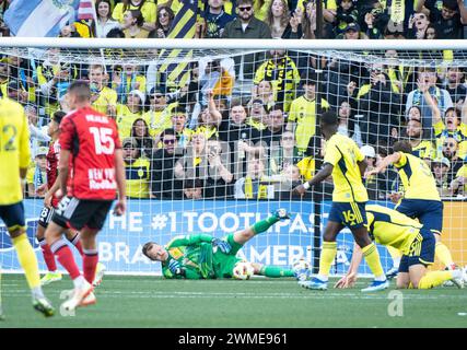 Nashville, Tennessee, Stati Uniti. 25 febbraio 2024. Il portiere del Nashville SC Joe Willis (1) blocca un tiro in porta. (Credit Image: © Camden Hall/ZUMA Press Wire) SOLO PER USO EDITORIALE! Non per USO commerciale! Crediti: ZUMA Press, Inc./Alamy Live News Foto Stock