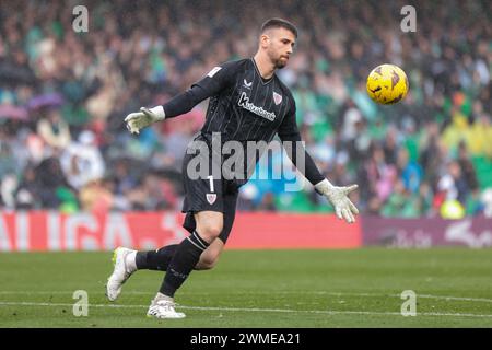 Siviglia, Spagna. 25 febbraio 2024. SIVIGLIA, SPAGNA - FEBBRAIO 25: Unai Simon di Athletic Club in azione durante la Liga EA Sports match tra Real Betis e Athletic Club a Benito Villamarin il 25 febbraio 2024 a Siviglia, Spagna. (Immagine di credito: © Jose Luis Contreras/DAX tramite ZUMA Press Wire) SOLO PER USO EDITORIALE! Non per USO commerciale! Foto Stock