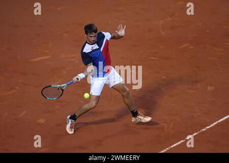 Rio de Janeiro, Brasile. 25 febbraio 2024. Mariano Navone dell'Argentina restituisce un shot a Sebastian Baez dell'Argentina durante la finale dell'ATP 500 Rio Open presentata da Claro al Jockey Club Brasileiro il 25 febbraio 2024 a Rio de Janeiro, Brasile. Foto: Daniel Castelo Branco/DiaEsportivo/Alamy Live News crediti: DiaEsportivo/Alamy Live News Foto Stock