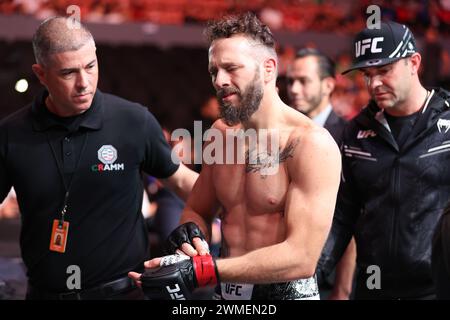 Città del Messico, Messico. 24 febbraio 2024. CITTÀ DEL MESSICO, mex - 24 febbraio: Erik Silva e Muhammad Naimov combattono nell'incontro di 3 round dei pesi piuma all'Arena CDMX per UFC Fight Night - città del Messico il 24 febbraio 2024 a città del Messico, Distrito Federal, Messico. (Foto di Alejandro Salazar/AG Fight) credito: PX Images/Alamy Live News Foto Stock