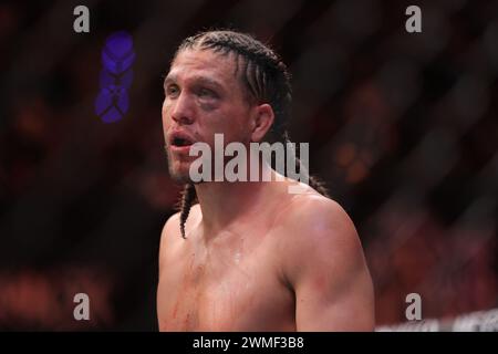 Città del Messico, Messico. 24 febbraio 2024. 24 febbraio 2024, città del Messico, Messico: Brian Ortega reagisce in un incontro dei pesi piuma durante l'evento UFC Fight Night alla CDMX Arena. Il 24 febbraio 2024 a città del Messico, Messico. (Foto di Luis Marin/ Eyepix Group/Sipa USA) credito: SIPA USA/Alamy Live News Foto Stock