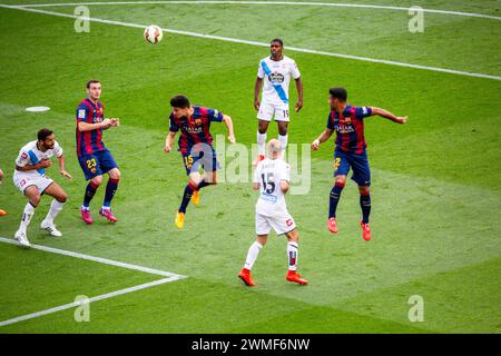 RAFINHA, BARCELONA FC, 2015: Rafinha di Barcellona dirige il pallone all'angolo. L'ultima partita della Liga 2014-15 in Spagna tra il Barcellona FC e il Deportivo de la Coruna a Camp Nou, Barcellona, il 23 maggio 2015. Il gioco terminò 2-2. Il Barcellona ha celebrato la vittoria del titolo e dell'ultima partita in casa della leggenda Xavi. La Deportiva ha ottenuto il punto di cui avevano bisogno per evitare la retrocessione. Fotografia: Rob Watkins Foto Stock