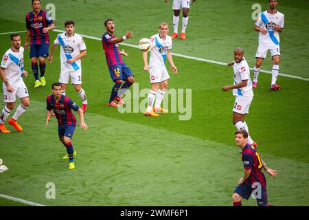 RAFINHA, BARCELONA FC, 2015: Rafinha del Barcellona prende un tiro in porta e reagisce mentre vola sopra il bar. L'ultima partita della Liga 2014-15 in Spagna tra il Barcellona FC e il Deportivo de la Coruna a Camp Nou, Barcellona, il 23 maggio 2015. Il gioco terminò 2-2. Il Barcellona ha celebrato la vittoria del titolo e dell'ultima partita in casa della leggenda Xavi. La Deportiva ha ottenuto il punto di cui avevano bisogno per evitare la retrocessione. Fotografia: Rob Watkins Foto Stock