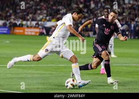 Los Angeles, California, Stati Uniti. 25 febbraio 2024. Maya Yoshida #4 DI LA Galaxy affronta Jordi Alba #18 dell'Inter Miami durante una partita di calcio MLS al Dignity Health Sports Park, febbraio 25 2024, a Carson, California. (Credit Image: © Ringo Chiu/ZUMA Press Wire) SOLO PER USO EDITORIALE! Non per USO commerciale! Crediti: ZUMA Press, Inc./Alamy Live News Foto Stock