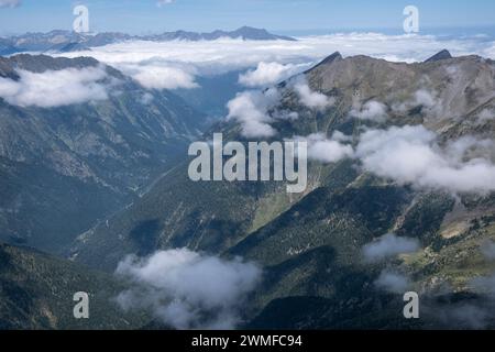 Tramezaigues dalla cresta di Batoua, dipartimento degli Hautes-Pyrenees, Francia Foto Stock