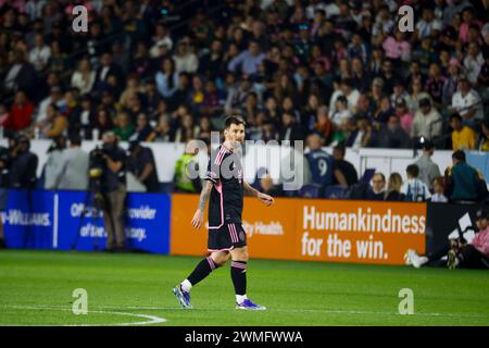 Los Angeles, Stati Uniti. 25 febbraio 2024. Lionel messi #10 dell'Inter Miami cammina durante una partita di calcio della MLS contro l'Inter Miami CF al Dignity Health Sports Park di Carson. Punteggio finale: LA Galaxy 1:1 Inter Miami credito: SOPA Images Limited/Alamy Live News Foto Stock