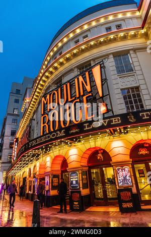 Cantate per il Moulin Rouge Musical al Piccadilly Theatre; Piccadilly Circus; Londra; Inghilterra Foto Stock