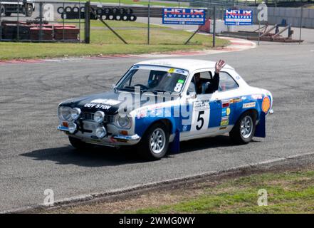 Un 1973, Mk1, Ford Escort nella dimostrazione di rally Slowly Sideways Rally Demonstration, al Silverstone Festival 2023 Foto Stock