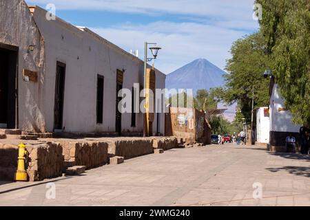 La città di San Pedro de Atacama in Cile, la città vecchia rustica somiglia a un film western di cowboy. Foto Stock
