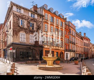 Statua di Diana in piazza Saintes Scarbes a Tolosa, Occitania, Francia Foto Stock