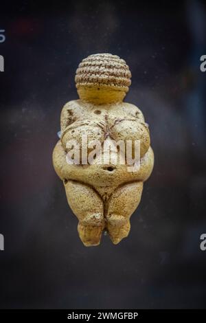 Venere di Willendorf, figurina calcarea femminile, Paleolitico superiore Gravetiano, Museo de la Evolución humana, MEH, Burgos , Spagna Foto Stock