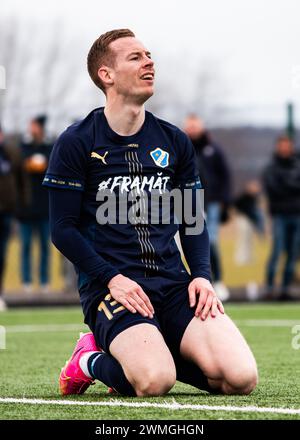 Halmstad, Svezia. 25 febbraio 2024. Gisli Eyjolfsson (13) di Halmstad BK visto durante la Svenska Cup match tra Halmstads BK e Trelleborgs FF al Sondrums IP di Halmstad. (Photo Credit: Gonzales Photo/Alamy Live News Foto Stock