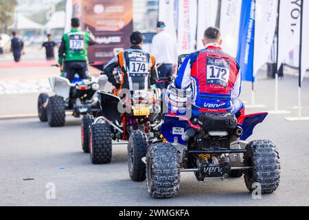 172 WISNIEWSKI Kamil (POL), Yamaha YFM 700R Raptor, FIM W2RC, ambiance durante il podio di partenza dell'Abu Dhabi Desert Challenge 2024, il 26 febbraio 2024 ad Abu Dhabi, Emirati Arabi Uniti Foto Stock