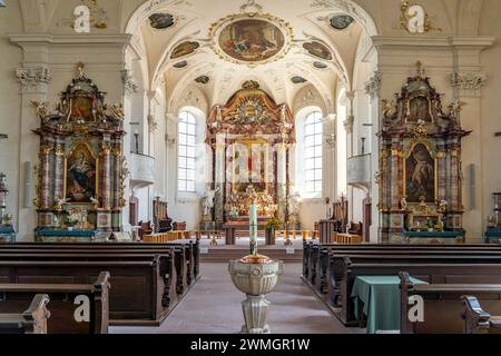 Die römisch-katholische Pfarrkirche St Peter in Endingen am Kaiserstuhl, Baden-Württemberg, Deutschland | St Interno della chiesa di Pietro, Endingen am Ka Foto Stock