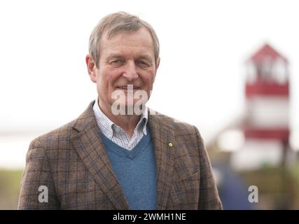 26 febbraio 2024, Schleswig-Holstein, Tönning: Michael Kruse, capo dell'autorità del Parco nazionale del Mare di Wadden, si erge sulla terrazza solarium del Multimar Wattforum dopo la presentazione dello studio sulla creazione di valore. Secondo un nuovo studio, il Parco nazionale del Mare di Wadden dello Schleswig-Holstein è uno dei più visitati di tutti e 16 i parchi nazionali della Germania. Secondo lo studio, ci sono stati circa 21,43 milioni di giorni di visita nel Mare di Wadden nello Schleswig-Holstein entro dodici mesi tra la primavera del 2021 e la primavera del 2022, come dimostra lo studio presentato lunedì a Tönning dall'Unive Foto Stock