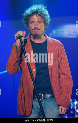 Milano Italia 2006-10-31 : Niccolò Fabi, cantante italiana, durante la trasmissione televisiva “CD Live” Foto Stock