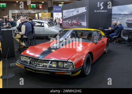 Parigi, Francia - Rétromobile 2023. Concentrarsi su un prototipo SM da 1973 Citroën rosso. Foto Stock