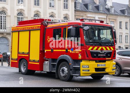 Nancy, Francia - Vigili del fuoco con i vigili del fuoco in Francia dal servizio antincendio dipartimentale di Meurthe-et-Moselle (SDIS 54). Foto Stock
