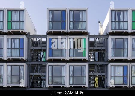 Le Havre, Francia - Focus sul Résidence A Docks, complesso immobiliare comprendente alloggi per studenti costruito con container nel 2010. Foto Stock