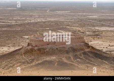 Fortezza di Ayaz-Kala (la fortezza più popolare e pittoresca del paese). Nukus, Karakalpakstan, Uzbekistan, deserto del Kyzylkum, Asia centrale. Foto Stock