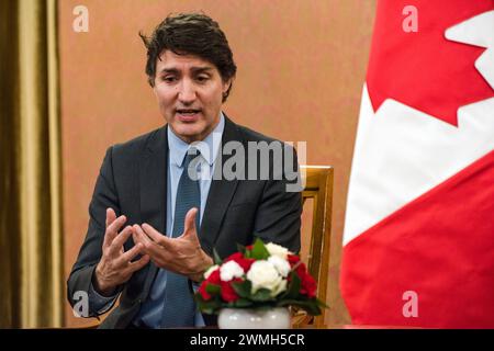 Varsavia, Polonia. 26 febbraio 2024. Il primo ministro canadese Justin Trudeau parla durante l'incontro con il primo ministro Donald Tusk a Varsavia. Il primo ministro canadese Justin Trudeau, dopo la sua visita a Kiev, è arrivato a Varsavia e ha incontrato Donald Tusk, il primo ministro polacco. I primi ministri hanno parlato di un forte sostegno e di come rafforzare l'Ucraina nella guerra, nelle questioni di sicurezza e negli scambi commerciali tra Polonia e Canada. Credito: SOPA Images Limited/Alamy Live News Foto Stock