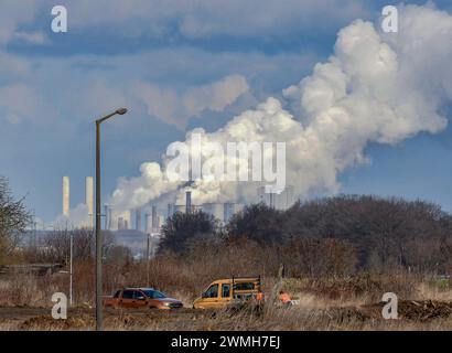 Braunkohleverstromung im Braunkohle-Kraftwerk Niederaussem Niederaußem: *** Produzione di energia a lignite presso la centrale elettrica a lignite di Niederaussem Niederaußem Foto Stock