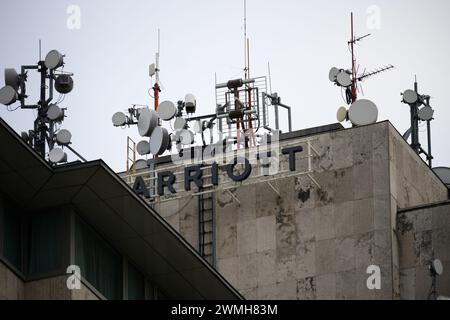 Balconi e finestre dell'Hotel Marriott Budapest Foto Stock