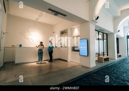 BUENOS AIRES, ARGENTINA - 30 settembre 2023 facciata del MUSEO DELL'OLOCAUSTO. Foto di alta qualità Foto Stock