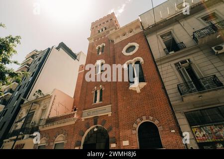 BUENOS AIRES, ARGENTINA - 30 settembre 2023 facciata del MUSEO DELL'OLOCAUSTO. Foto di alta qualità Foto Stock