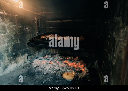 Tipico barbecue argentino o asado. Foto Stock