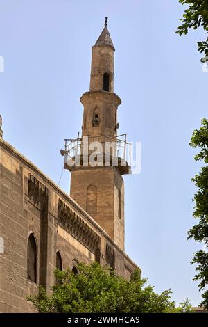 Mausoleo Khanqah del sultano Barsbay nella città dei morti, cimitero settentrionale, Cairo, Egitto Foto Stock