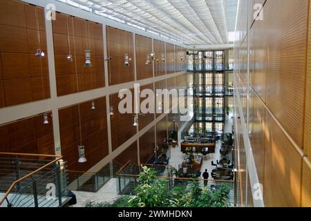 TORINO, ITALIA - 13 settembre 2019: Vista nella hall di un hotel di lusso nell'ex fabbrica Fiat Lingotto di Torino Foto Stock