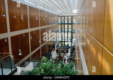 TORINO, ITALIA - 13 settembre 2019: Vista nella hall di un hotel di lusso nell'ex fabbrica Fiat Lingotto di Torino Foto Stock