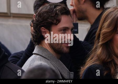 News - GIORGIO ARMANI - FW 24-25 - LE CELEBRITÀ Aaron Taylor-Johnson e Roberta Armani partecipano alla sfilata Giorgio Armani durante la Milano Fashion Week donna Autunno/Inverno 2024-2025 il 25 febbraio 2024 a Milano, Italia. Foto: Cinzia Camela. MILANO via Borgonuovo Italia Copyright: XCinziaxCamelax/xLiveMediax LPN 1251826 Foto Stock