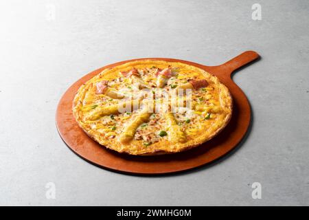 Pizza, bulgogi, pizza, pasticceria, pancetta, crosta di formaggio, formaggio, patate dolci, formaggio cheddar Foto Stock