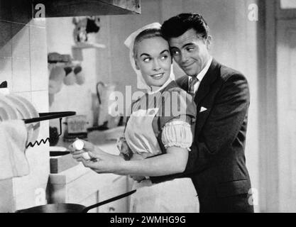 Dottore in generale Dirk Bogarde & Shirley Eaton Foto Stock