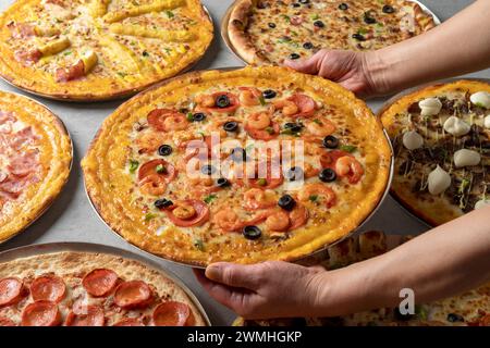 Pizza, bulgogi, pizza, pasticceria, pancetta, crosta di formaggio, formaggio, patate dolci, formaggio cheddar Foto Stock