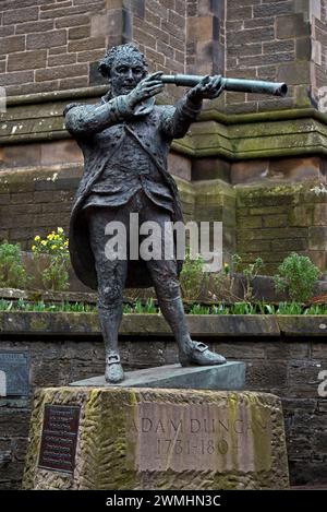 Statua di Adam Duncan (1731-1804), ammiraglio britannico che sconfisse la flotta olandese nella battaglia di Camperdown l'11 ottobre 1797. Foto Stock