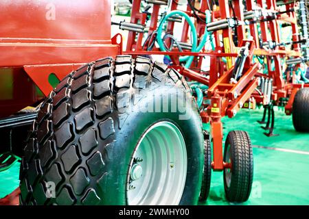 Ruota motrice per trasporto agricolo in mostra Foto Stock