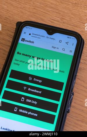 Pagina Web del sito Web di confronto prezzi USwitch su uno smartphone Android Foto Stock