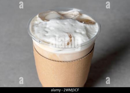 Caffè, pesca, tè freddo, blu, limone, ade, nocciola, caffè, latte, Foto Stock