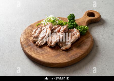 Maiale, carne al collo, bulgogi di manzo, favo, pancia di maiale, gamba anteriore, piatto coreano con frittura in padella di maiale Foto Stock