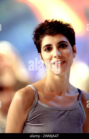 Milano Italia 15/07/1998: Giorgia, cantante italiana, durante la trasmissione televisiva “Super 1998” Foto Stock